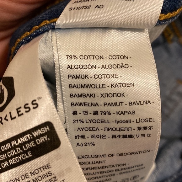 Levis Ribcage Shorts - Picture 12 of 15